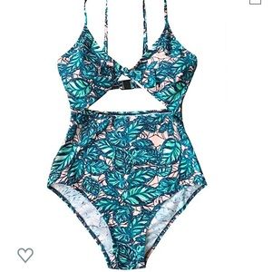 NWT Cupshe one piece with cut outs
